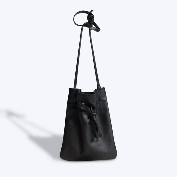 NEW HAMPTON ROAD women's scout bag in black